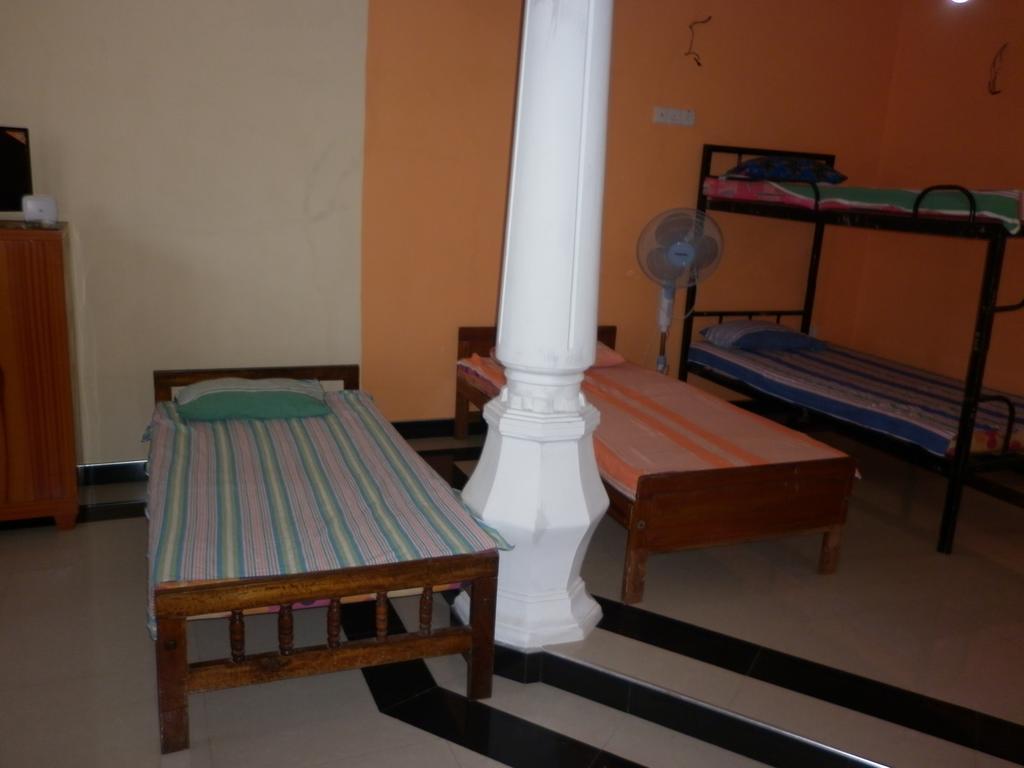 Seetha'S Hostel Negombo Room photo
