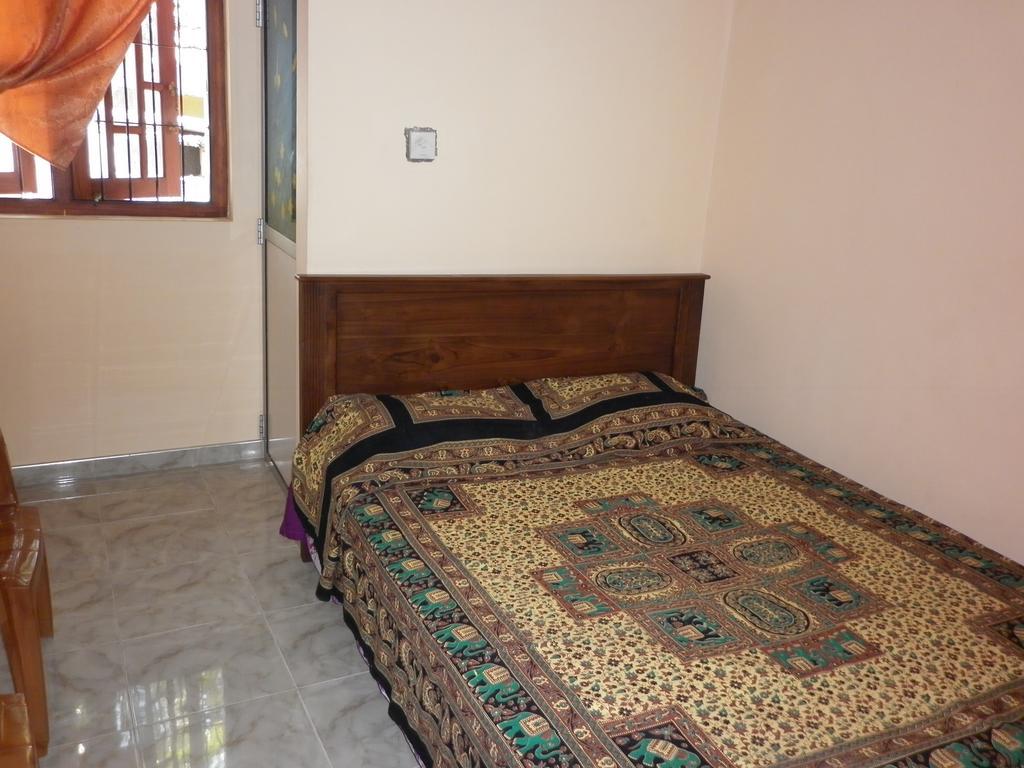 Seetha'S Hostel Negombo Room photo