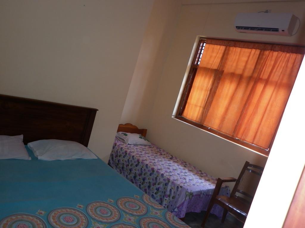 Seetha'S Hostel Negombo Room photo